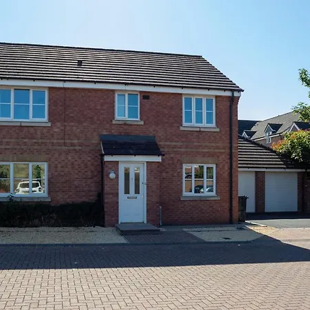 Hereford - Finch House - Modern 4 Bedroom House Located In South Hereford, Dog Friendly With Nearby Countryside, Pool Table, Sleeps Up To 10 Guests - Hosted By Rentmyhouse Exterior photo