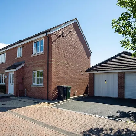 Hereford - Finch House - Modern 4 Bedroom House Located In South Hereford, Dog Friendly With Nearby Countryside, Pool Table, Sleeps Up To 10 Guests - Hosted By Rentmyhouse Exterior photo