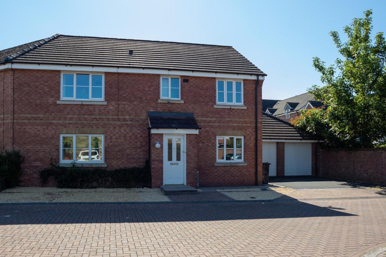 Hereford - Finch House - Modern 4 Bedroom House Located In South Hereford, Dog Friendly With Nearby Countryside, Pool Table, Sleeps Up To 10 Guests - Hosted By Rentmyhouse Casa de Férias Hereford