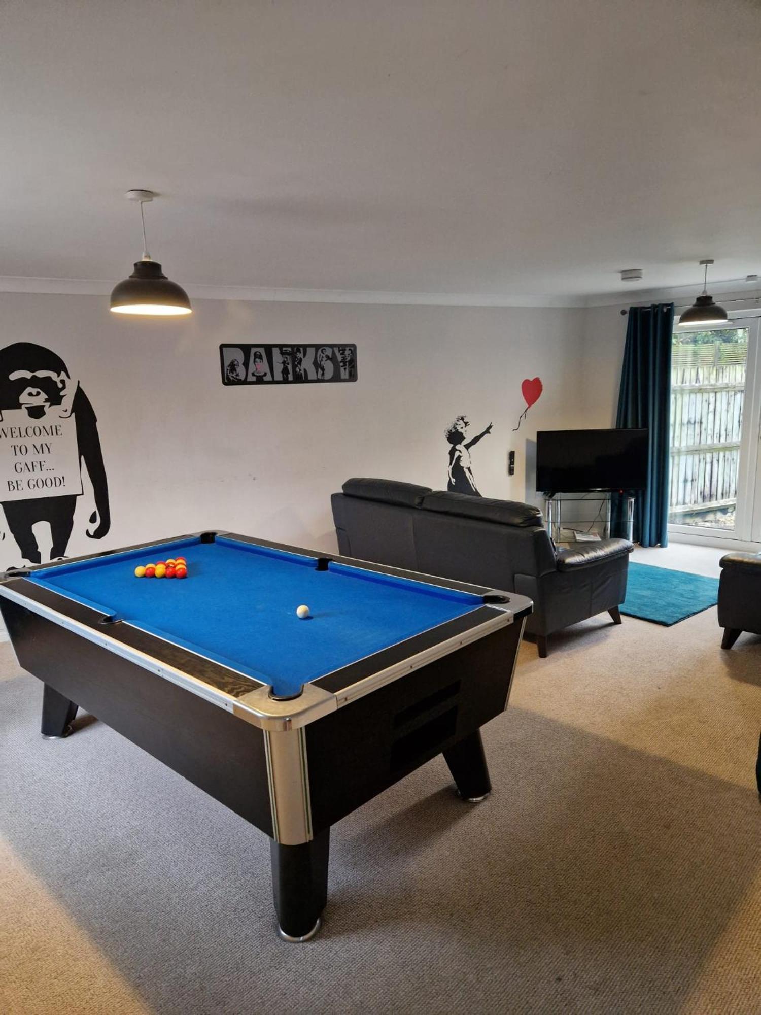 Casa de Férias Hereford - Finch House - Modern 4 Bedroom House Located In South Hereford, Dog Friendly With Nearby Countryside, Pool Table, Sleeps Up To 10 Guests - Hosted By Rentmyhouse