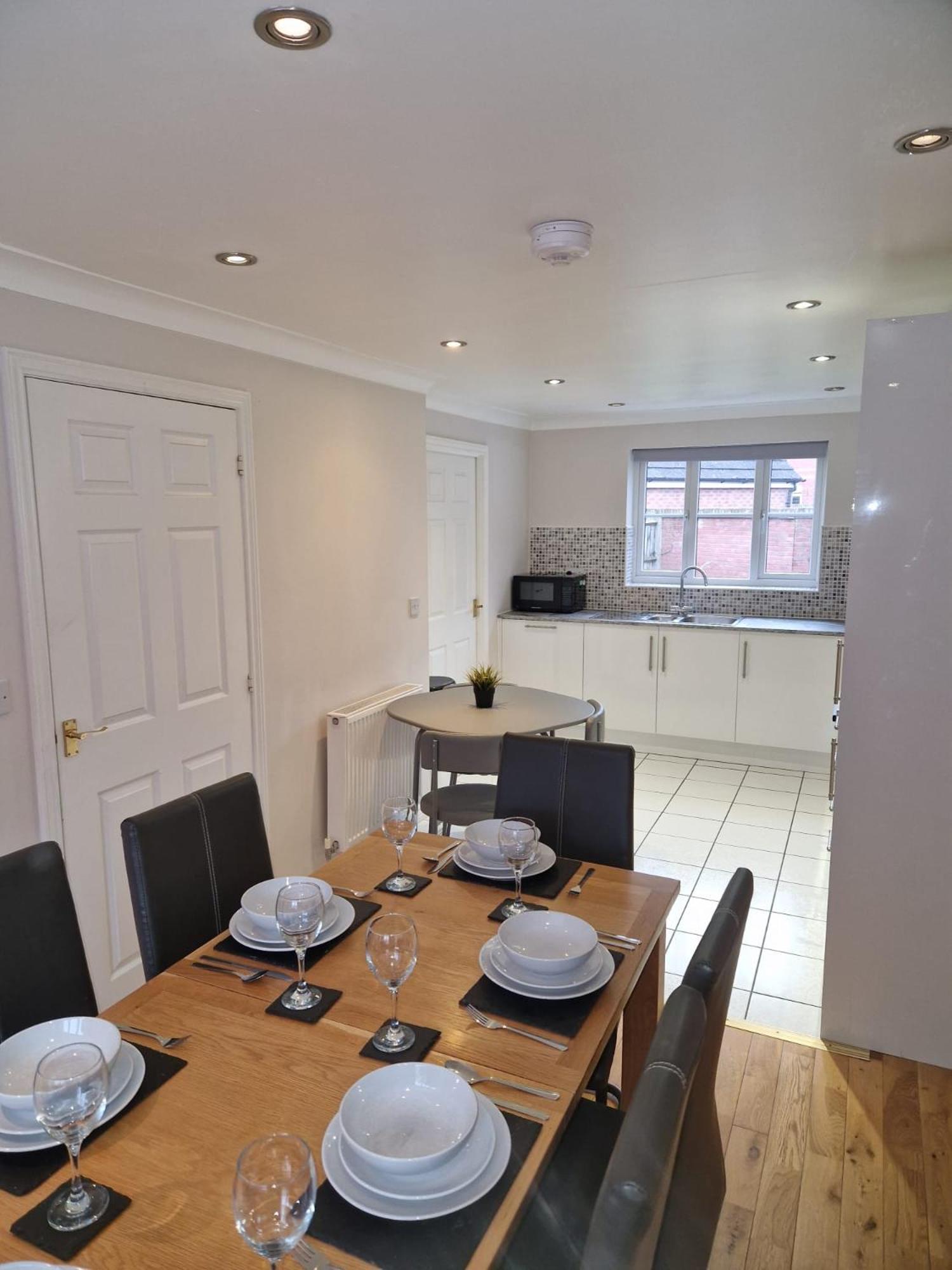 Hereford - Finch House - Modern 4 Bedroom House Located In South Hereford, Dog Friendly With Nearby Countryside, Pool Table, Sleeps Up To 10 Guests - Hosted By Rentmyhouse Casa de Férias *